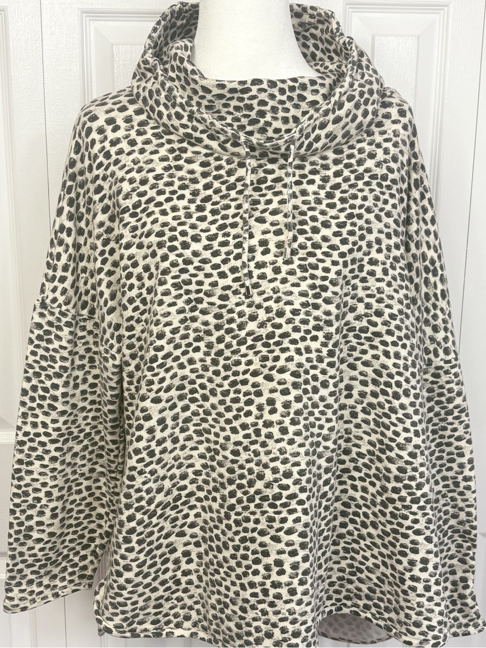 Weekends by Chico's Cream Animal Print Drawstring Cowl Neck Sweatshirt XL